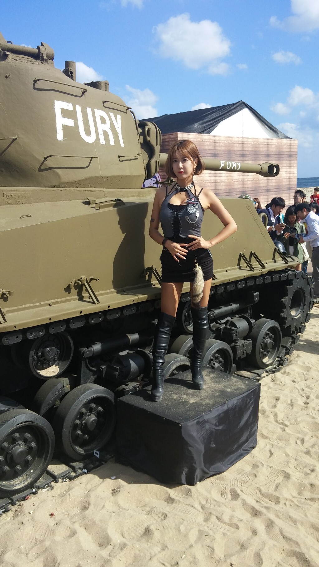 South Korea's top showgirl Xu Yunmei Busan tank world 1